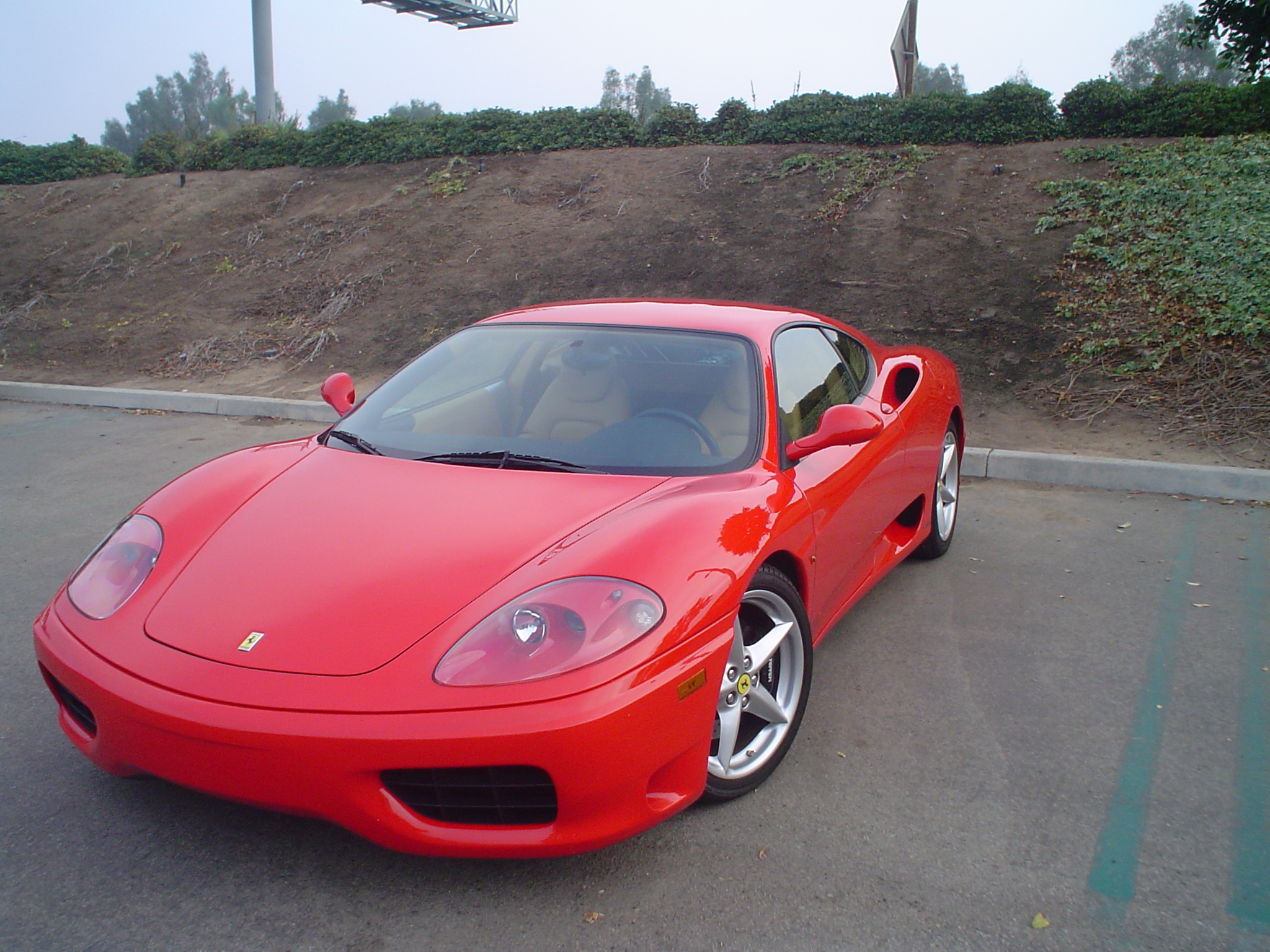 Спортивный автомобиль Ferrari 360 Modena