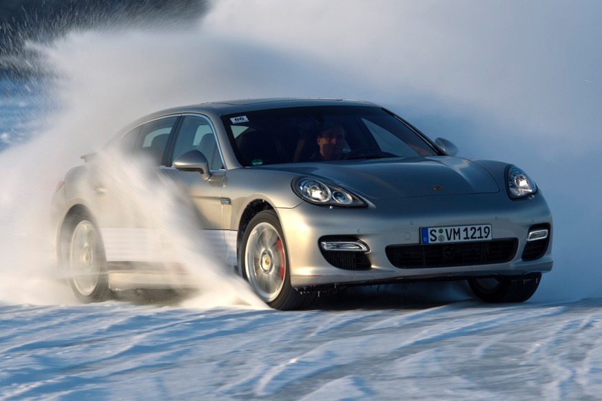 Porsche проверит бензиновые двигатели из-за подозрений в махинациях с выбросами